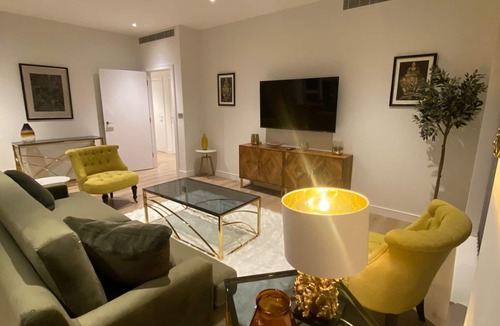 Syon Apartment | Marvelous 3 Bed Penthouse in Kewbridge