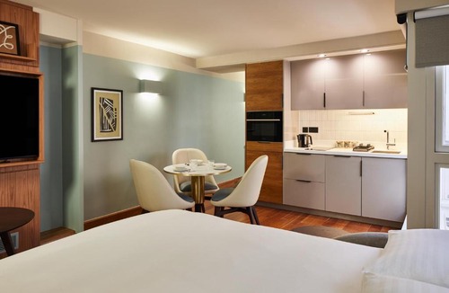 Farringdon Apartment | master Farringdon