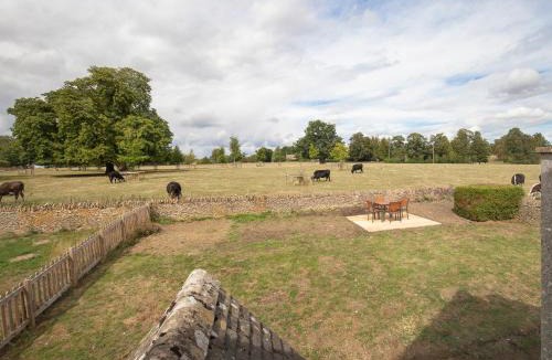 Coln St Aldwyns House | Meadow View