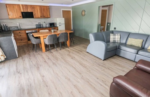 Llanybri House | Meadow View, Laugharne