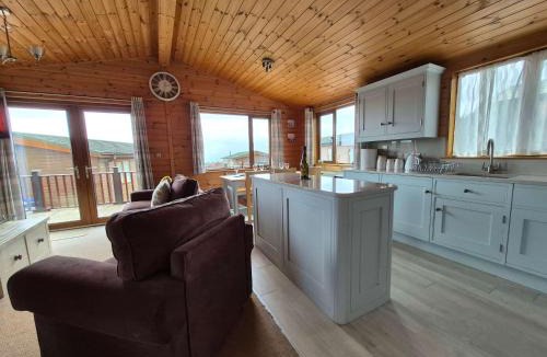 Mullacott House | Meadow View - Luxury Lodge Escape