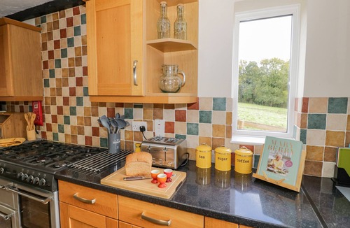 Clows Top Cottage | MEADOWFIELDS, pet friendly, with hot tub in Cleobury Mortimer