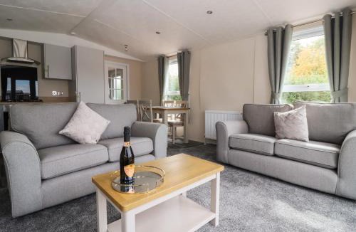 Great Hatfield House | Meadows Park 1