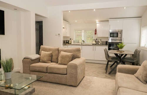Windermere Cottage | MERE BROOK LODGE, pet friendly, with pool in Windermere