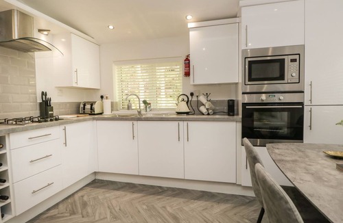 Windermere Cottage | MERE BROOK LODGE, pet friendly, with pool in Windermere