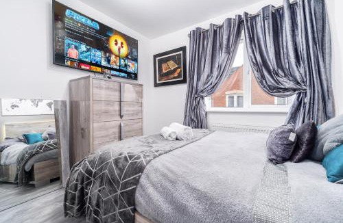 Tipton Apartment | Middle Meadow 2 bedroom Modern Apartment Sleeps 3 Contractors Families