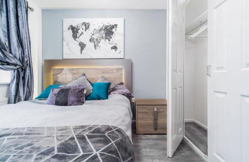 Tipton Apartment | Middle Meadow 2 bedroom Modern Apartment Sleeps 3 Contractors Families