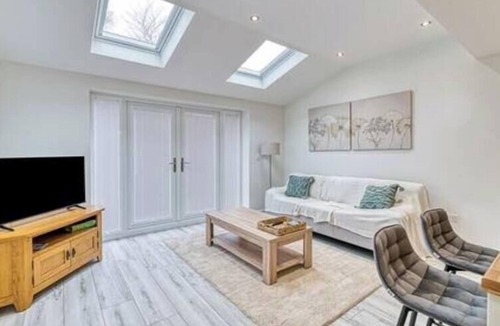 Guilden Sutton Apartment | Middlecroft Annex by Guestz