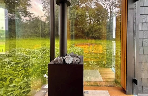 Llangefni Cabin | Mirror Cabin · Private Sauna & Plunge · Anglesey