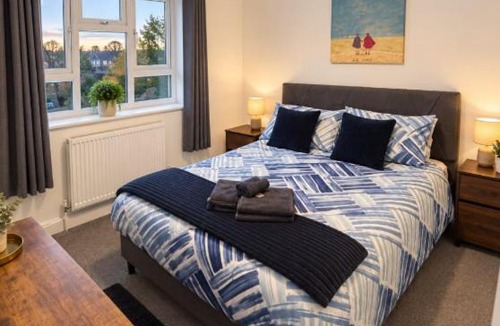 Tatenhill Apartment | Modern 1 Bed Apartment Near Warwick Uni Free Parking Fast WIFI
