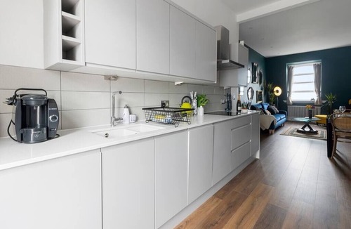 Teignmouth Apartment | Modern 1 bed apartment, sea views, free parking