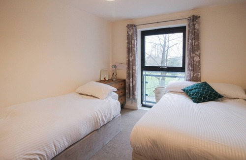 Bracknell Apartment | Modern - 1 Bed Flat in Bracknell - near airport