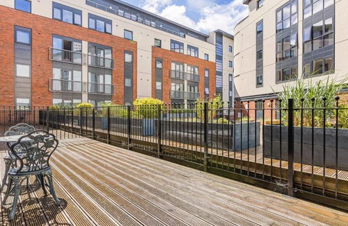 The Westside Apartment | Modern 1-Bed Flat in Jewellery Quarter