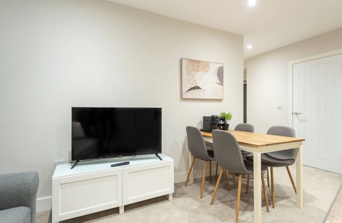 Hull Old Town Apartment | Modern 1-Bed Flat in Central Hull Near Old Town