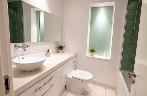 Theatreland Birmingham Apartment | Modern 1-Bed Mailbox View Parking with Parking