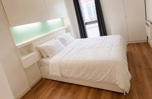 Theatreland Birmingham Apartment | Modern 1-Bed Mailbox View Parking with Parking