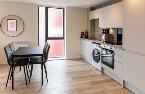 Everton Apartment | Modern 1BR Central Liverpool Apt with WiFi
