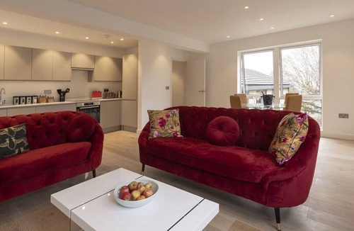 Bath Apartment | Modern 2 Bed/2 Bath Apartment with Parking in Bath
