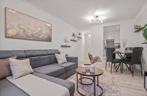 Hemel Hempstead Apartment | Modern 2 Bed Apartment | Secure Parking | Central