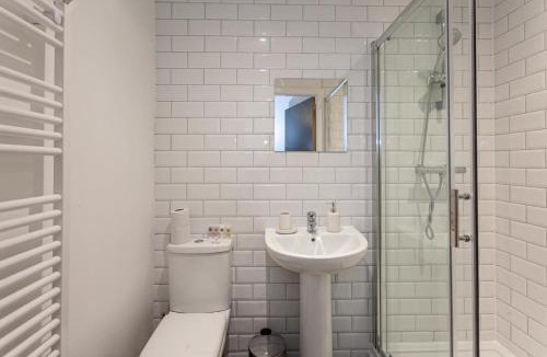 Old Trafford Apartment | Modern 2 Bed Flat 5min to Old Trafford Stadium