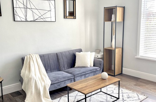 Moseley Apartment | MODERN 2-bed Flat in Moseley: free wifi.
