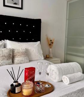 Watford Apartment | Modern 2-Bed Flat, Spacious, near Harry Potter Studio