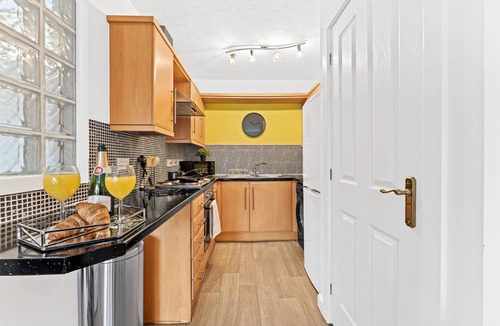 Warrington Apartment | Modern 2-Bed Flat with Flexible Beds