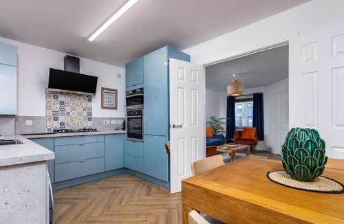 Auchengray House | Modern 2-Bed Stirling House | Driveway Parking