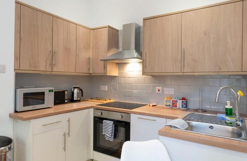 Leith Apartment | Modern 2 Bedroom Flat in Bonnington Sleeps 6