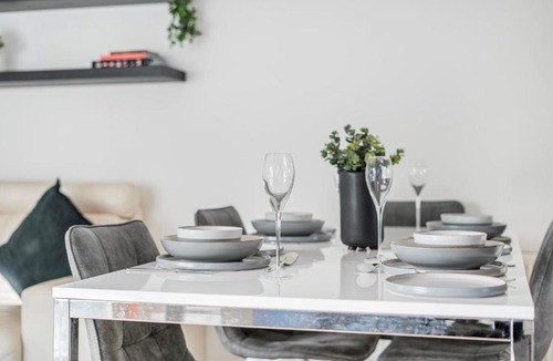 Walton-on-Thames House | Modern 2BED House w Parking Walton - Pass the Keys