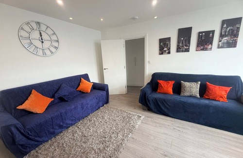 Beddington South Apartment | Modern 2bedroom Flat in London|Free Parking