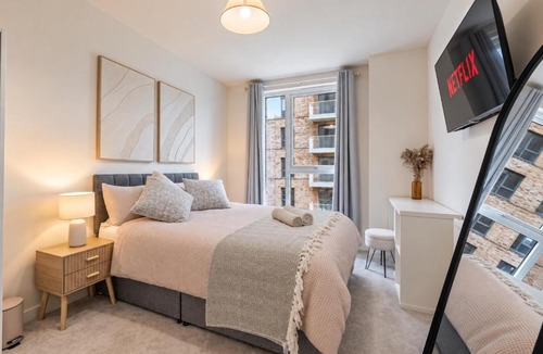 Marlborough Apartment | Modern 2BR - 4 Stops to Wembley - Sleeps 8