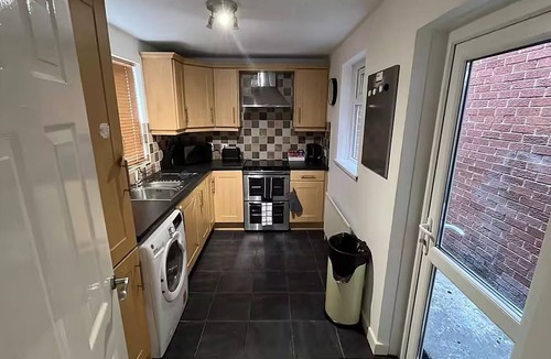Ormeau Apartment | Modern 2BR Belfast Stay | Sleeps 4 | Free Parking