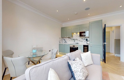 North Richmond Apartment | Modern 2BR Flat-2min walk to Tube/Near Kew