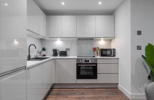 Vauxhall Apartment | Modern 2BR Flat 5 mins walk to Everton stadium & Amazing River views - Pass the Keys