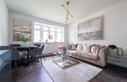 Leyton Apartment | Modern 2BR Flat with 3 Beds Urban Getaway - Cherry