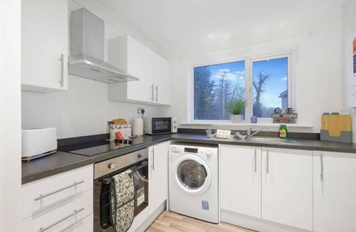 Middlesbrough House | Modern 2BR Middlesbrough Parking