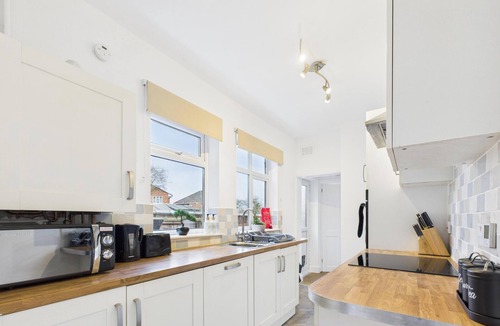 Oadby House | Modern 2BR Near Uni & Hospital w|Parking