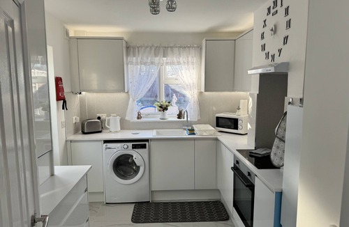 Canterbury House | Modern 3-Bed Hideaway Near Westgate With Parking