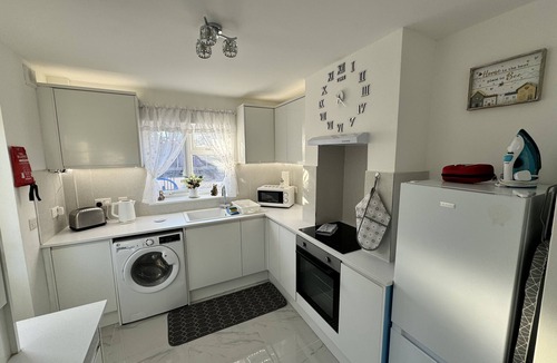 Canterbury House | Modern 3-Bed Hideaway Near Westgate With Parking
