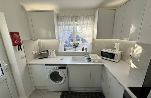 Canterbury House | Modern 3-Bed Hideaway Near Westgate With Parking