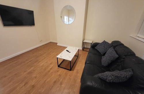 Sheffield House | Modern 3-Bed House With Private Parking