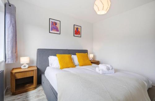 Birmingham House | Modern 3-Bed House with Parking