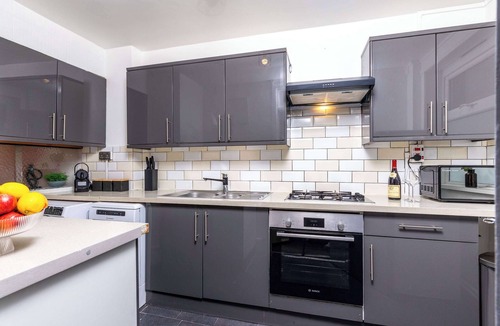 Cathedrals Apartment | Modern 4 Bed Apartment next to Borough Station
