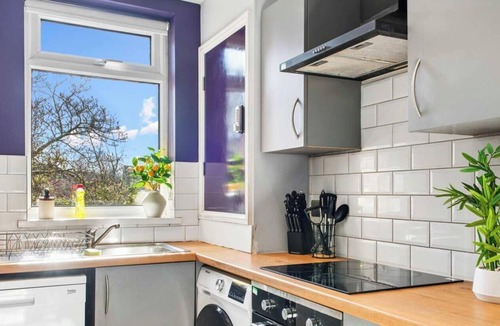Derby House | Modern 5Bed Contractor Home - Sleeps 09 - Parking
