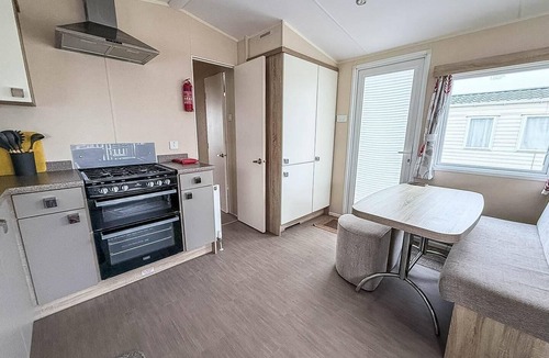 Pakefield House | Modern 6 berth caravan with WiFi nearby Pakefield beach ref 68028CR