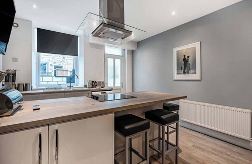 Burnley House | Modern & Affordable home - Contractors & Leisure