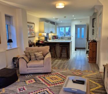 Hawkhurst Villa | Modern beautifully appointed