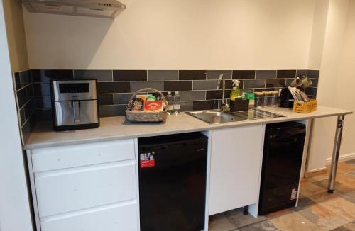 Bicester Apartment | Modern Bicester Studio Self-Contained with Parking