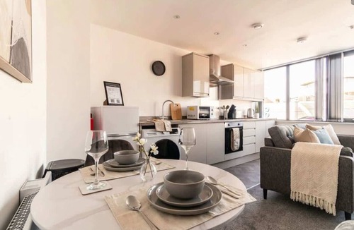 Wrexham Apartment | Modern & Bright 1 Bed Apartment in Central Wrexham